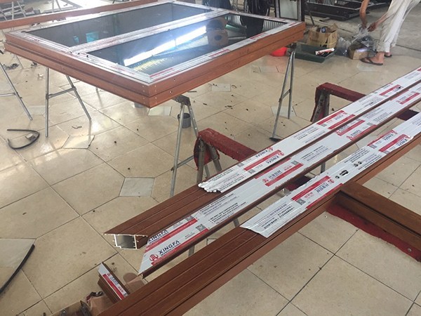 sản xuất nhôm xing fa vân gỗ