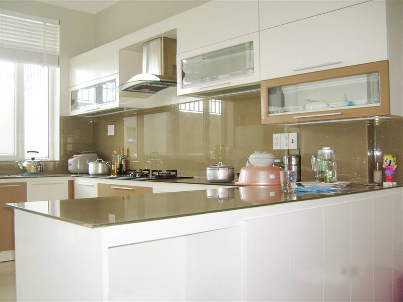 Kính ốp bếp màu xám Kính ốp bếp màu xám