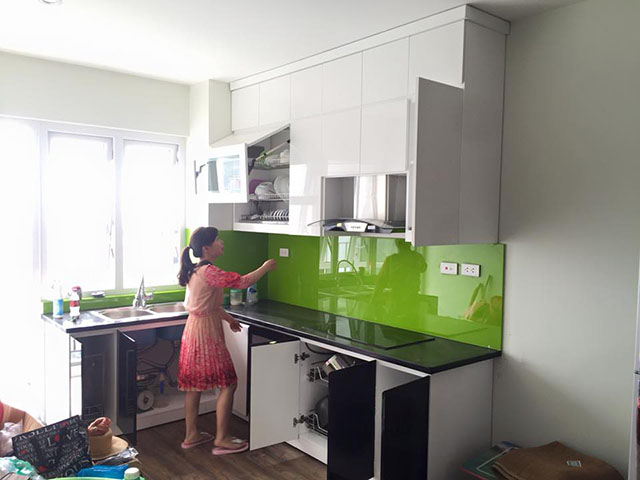 Kính ốp bếp màu xanh non Kính ốp bếp màu xanh non